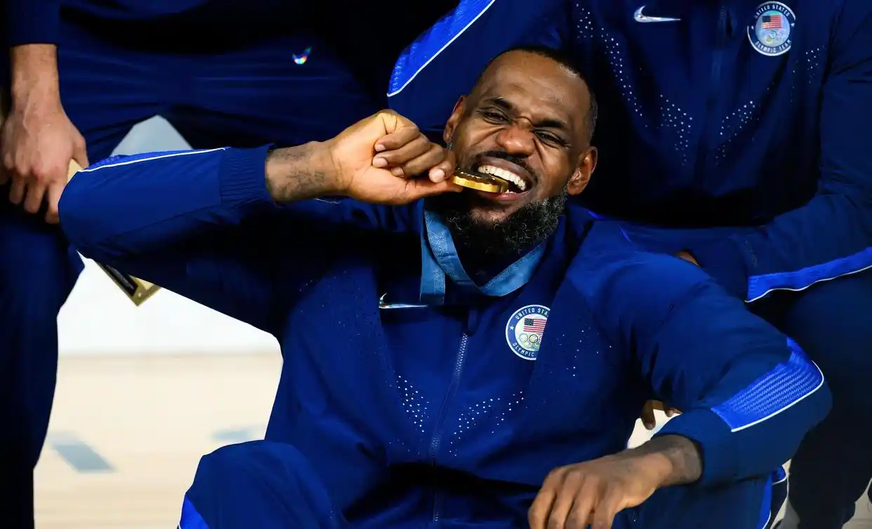 詹姆斯回归赛场,问鼎冠军首场状态亮眼,MAD观众沸腾!的简单介绍 詹姆斯回归赛场,问鼎冠军首场状态亮眼,MAD观众沸腾!的简单介绍