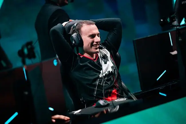 包含Rookie关键节点比分优势明显,C9带队取胜!的词条 包含Rookie关键节点比分优势明显,C9带队取胜!的词条