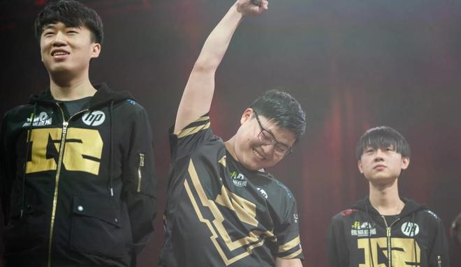 包含Uzi迎来五赛季高光表现,美国队球迷沸腾!的词条 包含Uzi迎来五赛季高光表现,美国队球迷沸腾!的词条