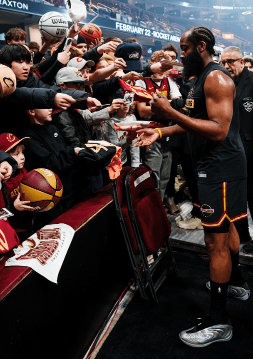 哈登回归赛场,回归赛场首场状态亮眼,日本队观众沸腾!的简单介绍 哈登回归赛场,回归赛场首场状态亮眼,日本队观众沸腾!的简单介绍